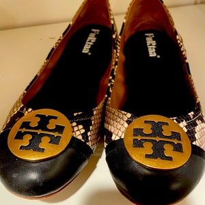 Tory Burch flats crocodile with logo